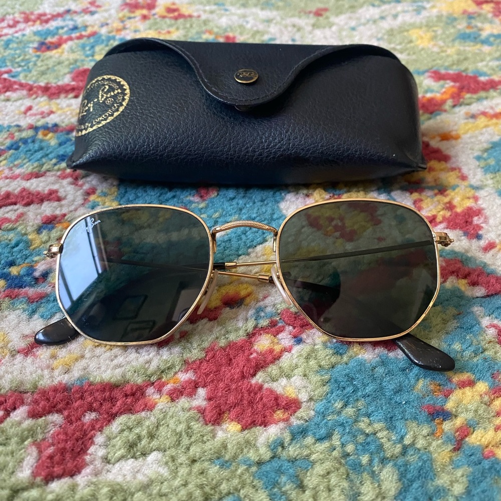 Gold hexagonal Ray-Bans
